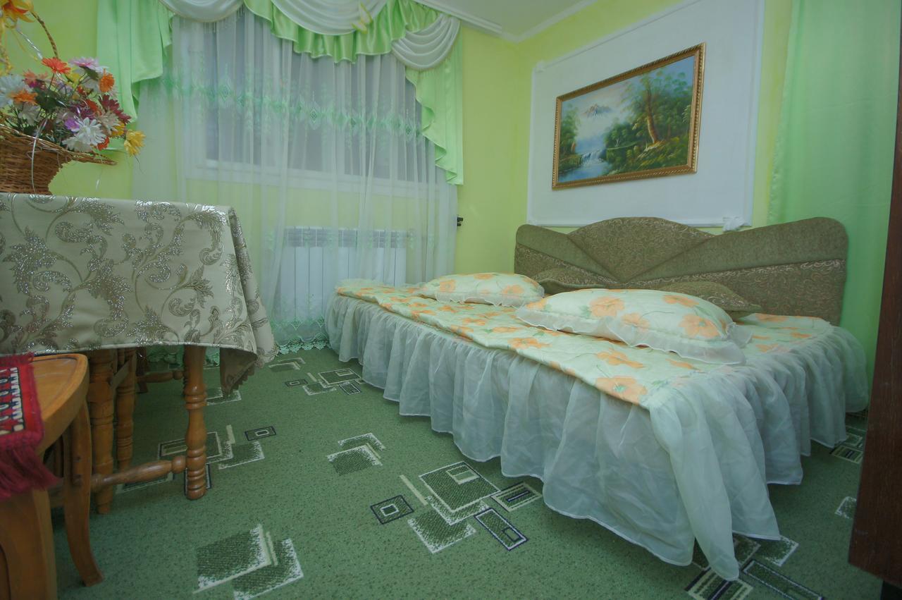 Hotel Аня Рома à Lazeshchyna Extérieur photo