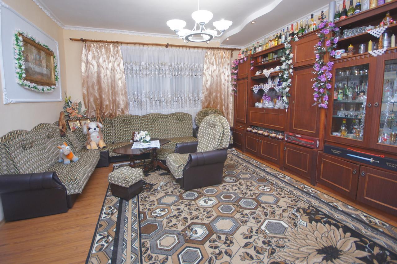 Hotel Аня Рома à Lazeshchyna Extérieur photo