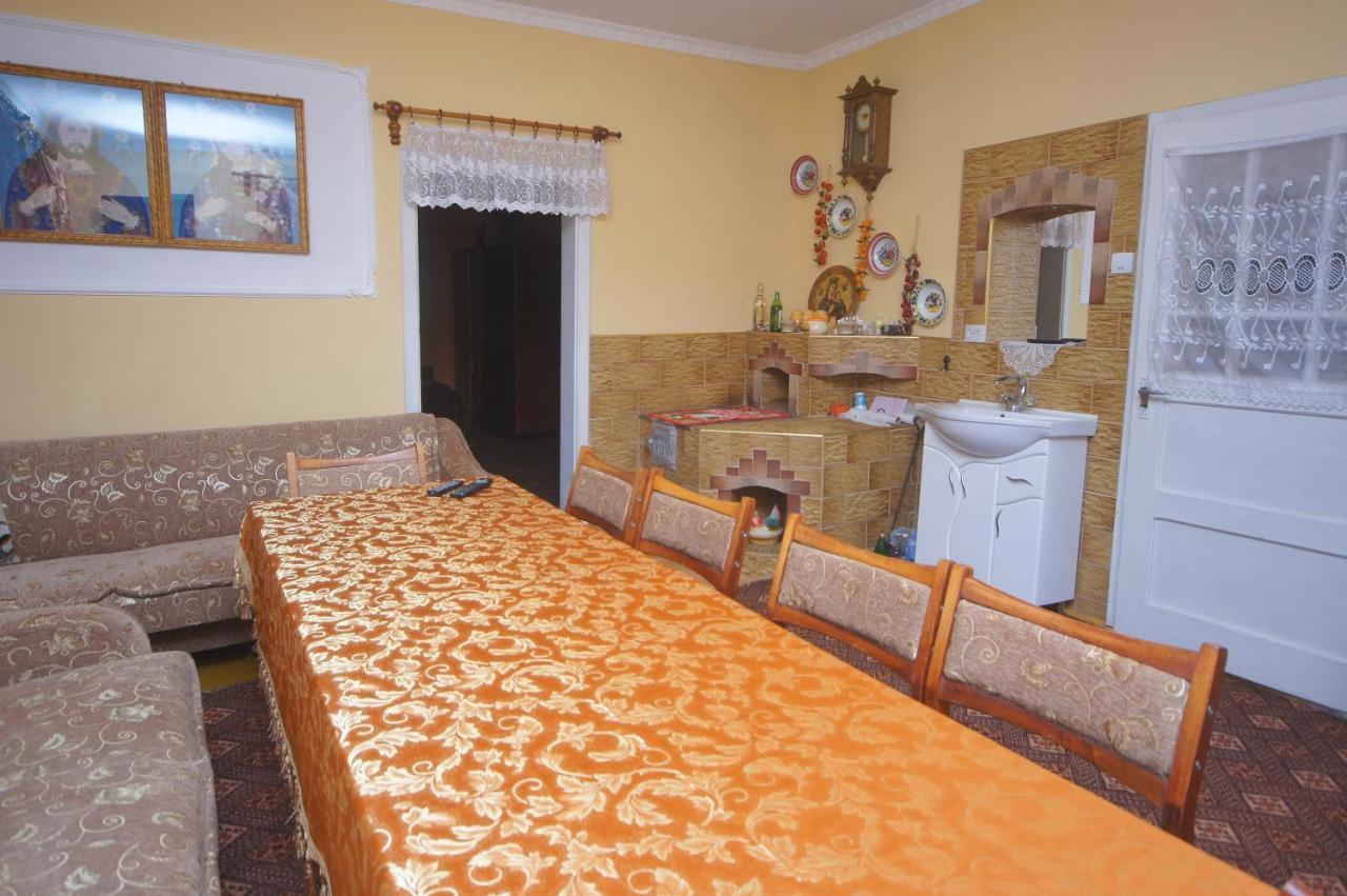 Hotel Аня Рома à Lazeshchyna Extérieur photo